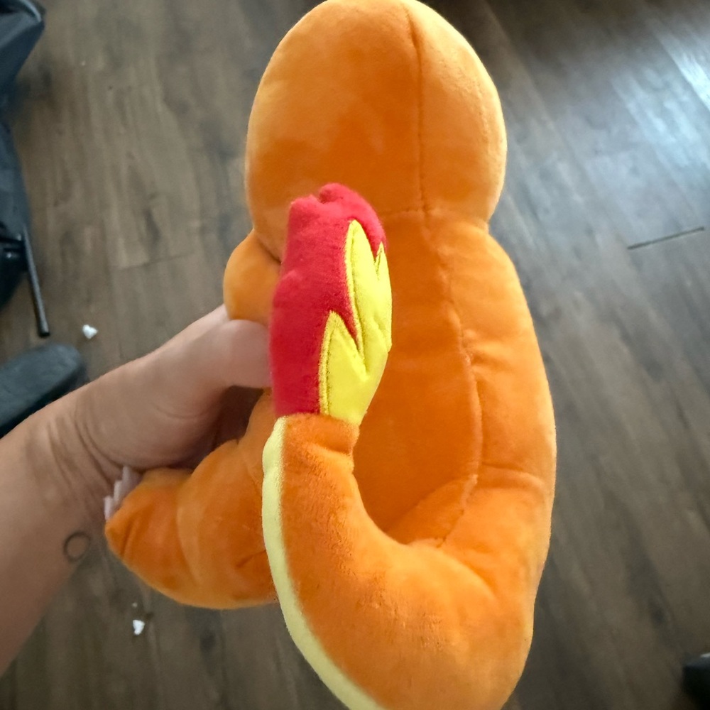 Charmander Pokémon Plush like new - Picture 4 of 5